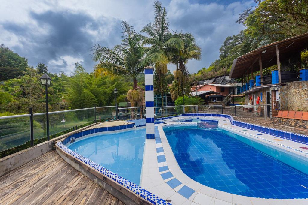 Bazén v ubytování Finca Hotel Santo Tomas Campestre nebo v jeho okolí