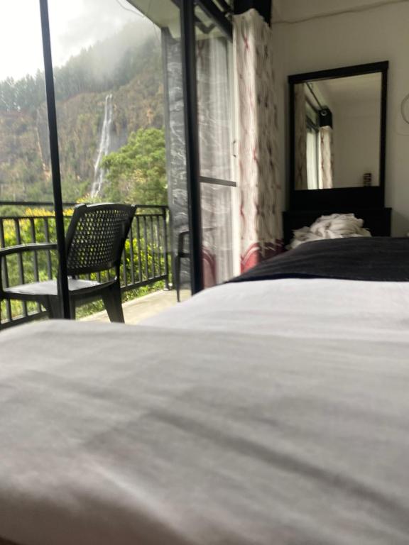 Кровать или кровати в номере Babarakanda holiday resort