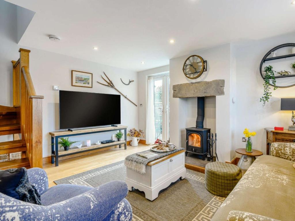 a living room with a tv and a fireplace at 2 bed in Brecon 87311 in Llangorse