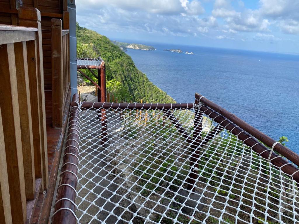 Suwehan Beach Cliff House with Hammock
