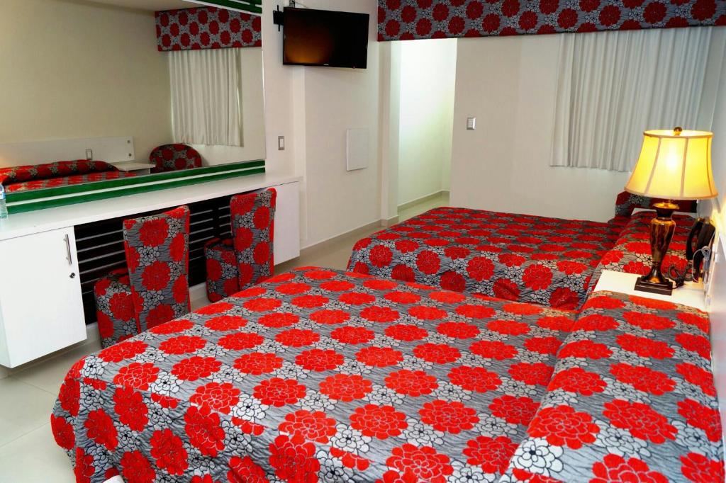 Postel nebo postele na pokoji v ubytování Palacio Rojo Hotel Familiar