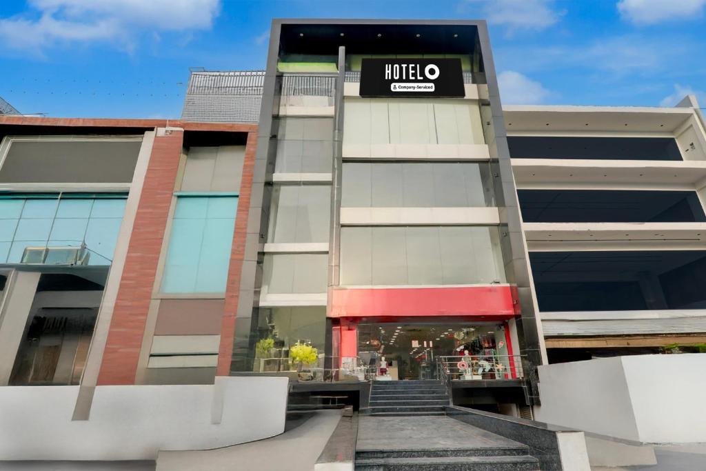ゴーラクプルにあるSuper Hotel O Medical College Basaratpur Gorakhpurの枡印の建物