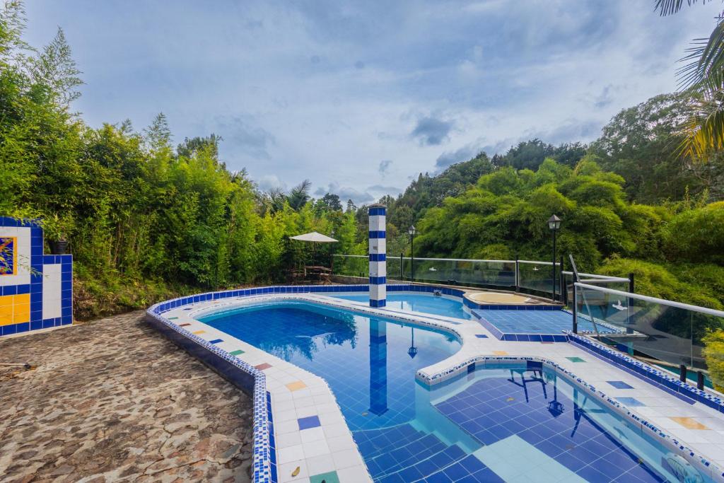 a large swimming pool in the middle of a resort at Finca Hotel Santo Tomas Campestre in Rionegro