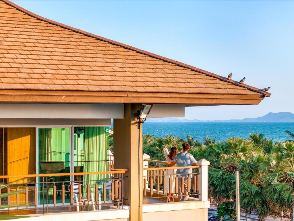 Welcome World Beachfront Resort - Resim 10