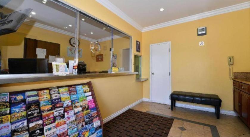 a shop with a counter and a bench in a room at Americas Best Value Inn & Suites Los Angeles Downtown SW in Los Angeles