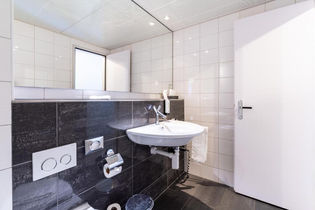 Royal Hotel - Urban Living - Resim 23