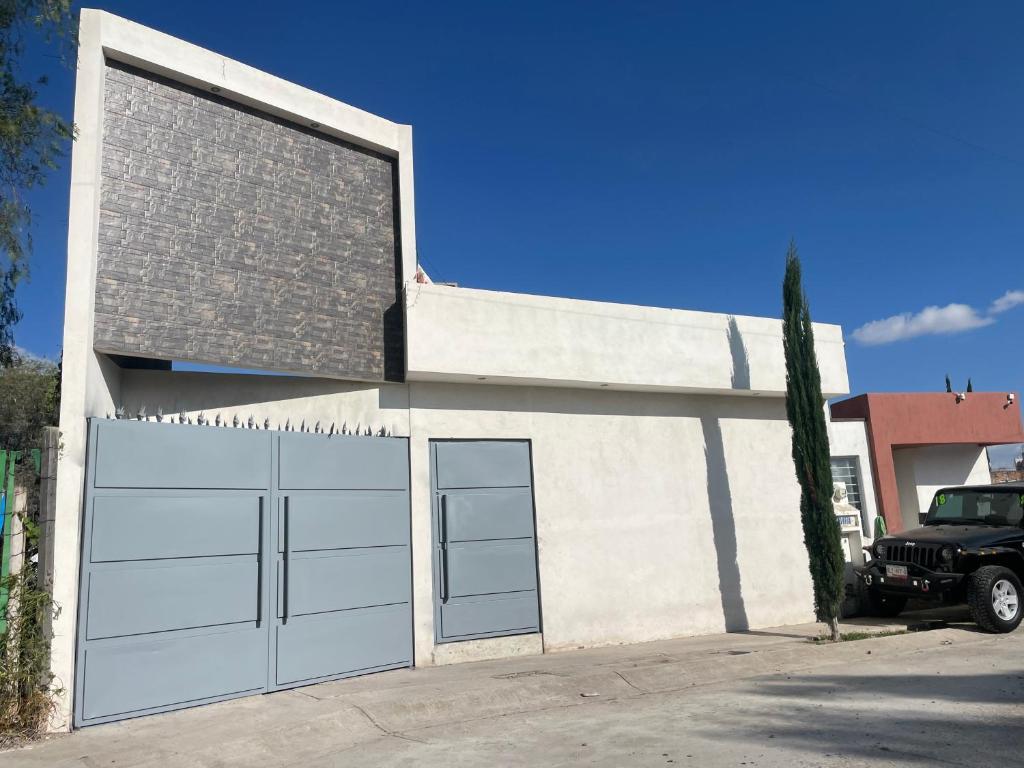 Το κτήριο όπου στεγάζεται  η παραθεριστική κατοικία