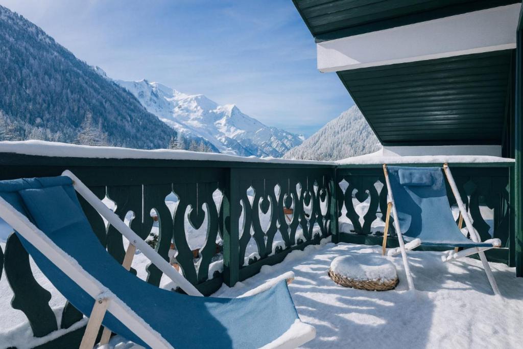 a balcony with chairs and a view of mountains at Beautiful apartment with superb view of Mont Blanc in Chamonix-Mont-Blanc