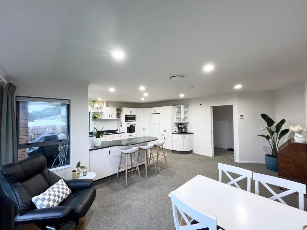 Sunny in Fitzroy - Resim 5