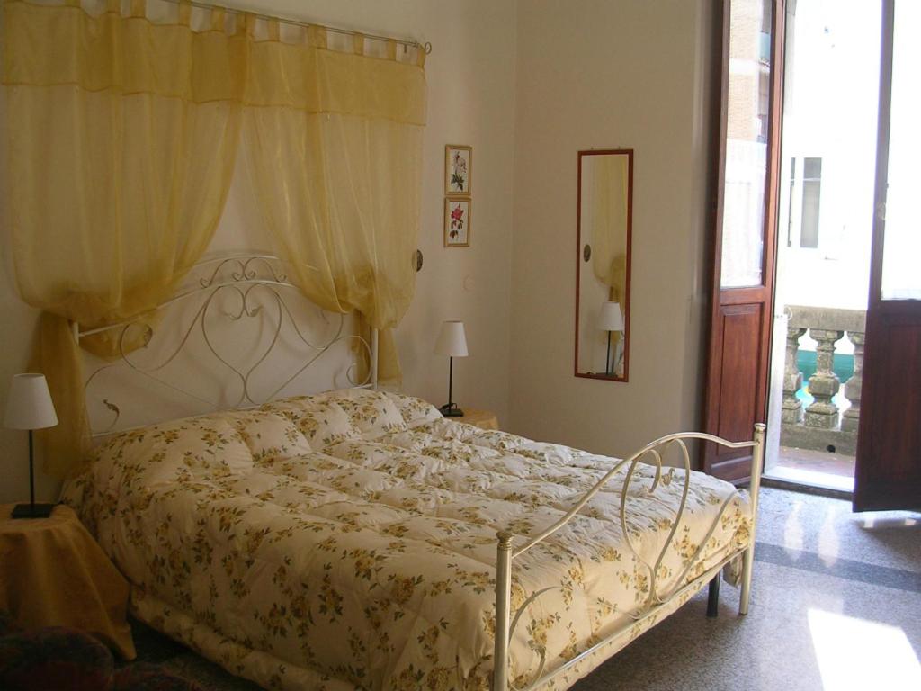 A bed or beds in a room at Ascoli Antica B&B