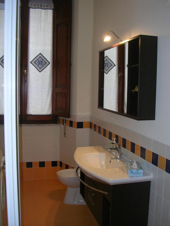 A bathroom at Ascoli Antica B&B