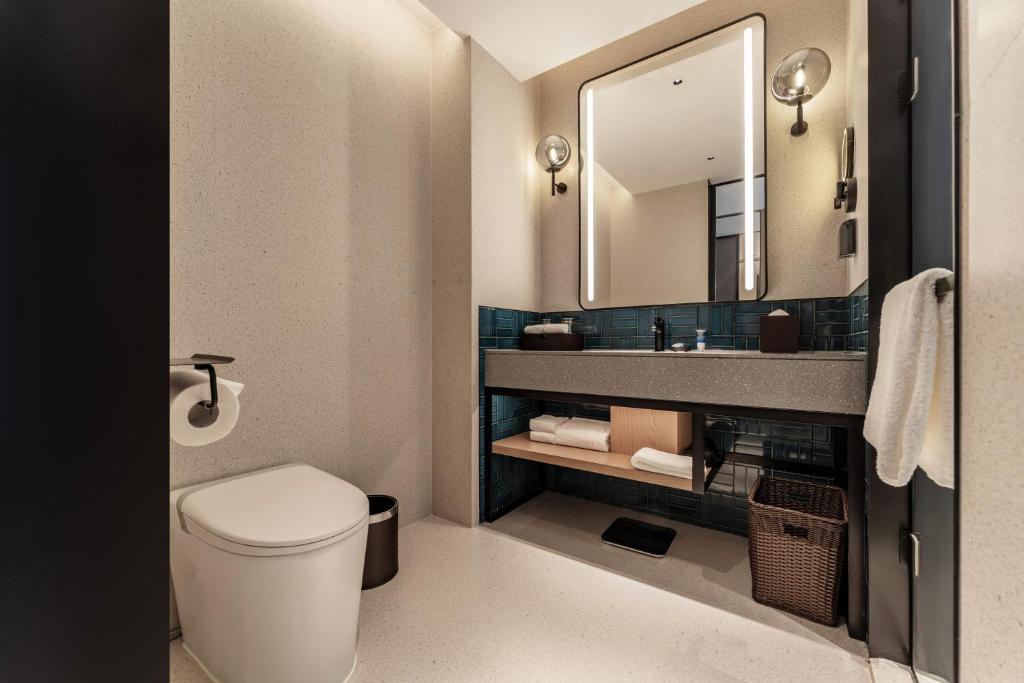 Four Points by Sheraton Chongqing bathroom