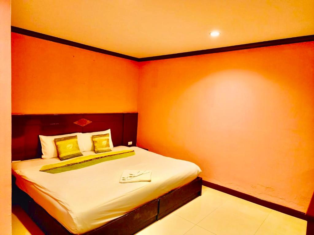Hotel Hollywood Inn Love Patong - Resim 34