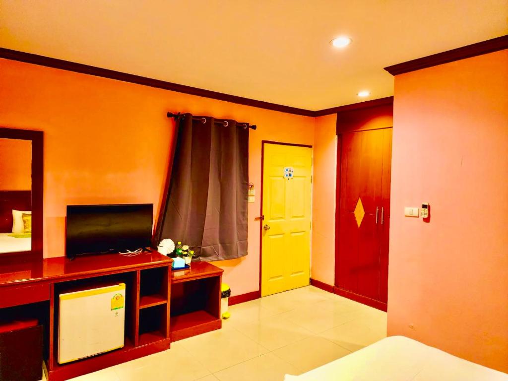 Hotel Hollywood Inn Love Patong - Resim 14