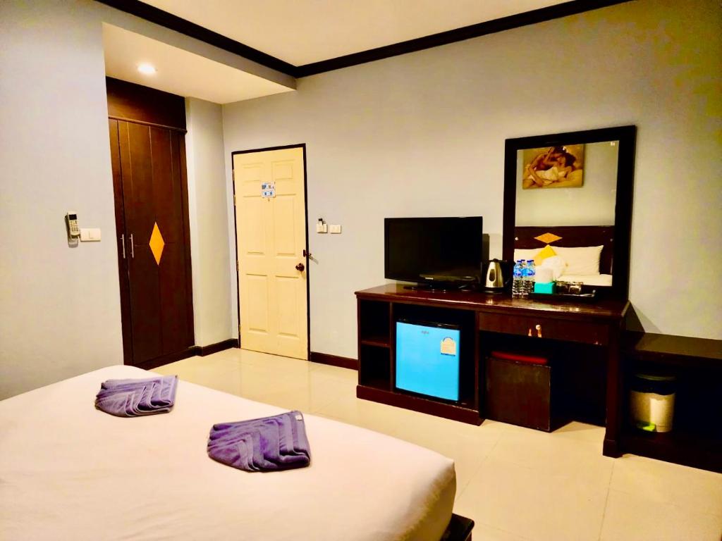 Hotel Hollywood Inn Love Patong - Resim 17