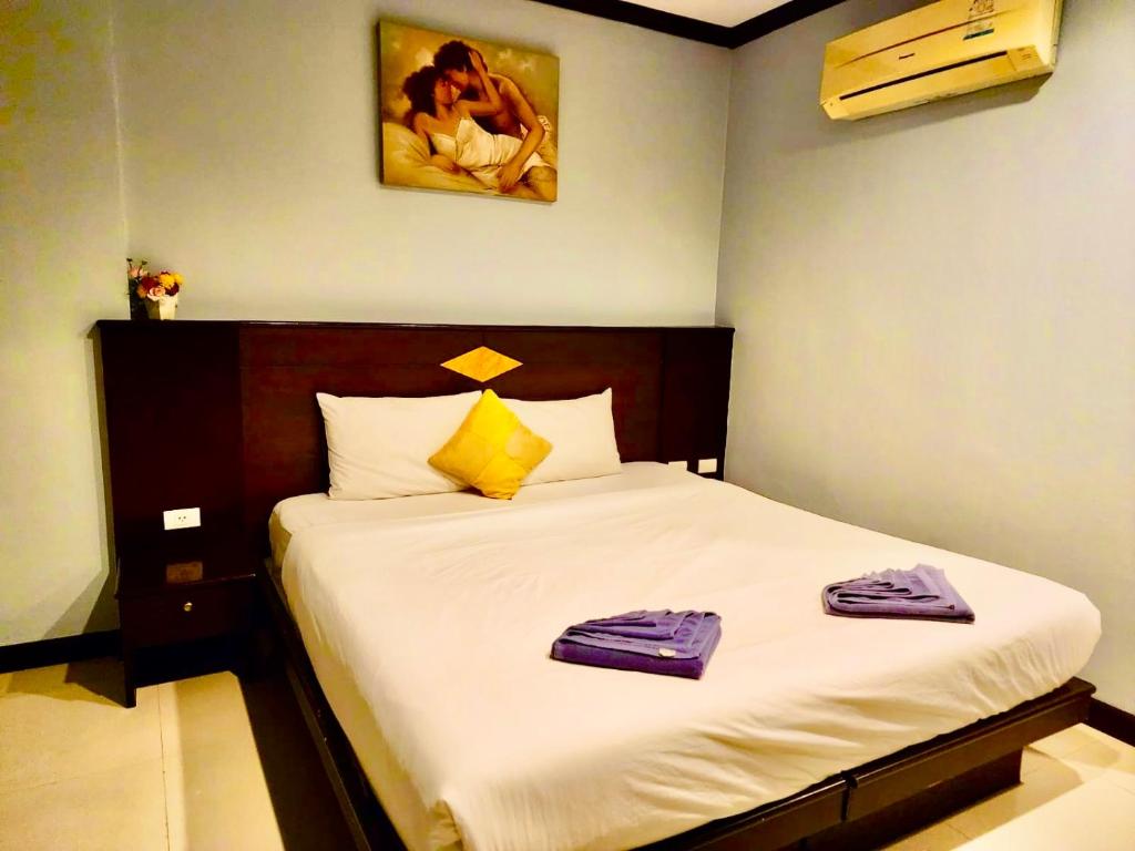 Hotel Hollywood Inn Love Patong - Resim 18