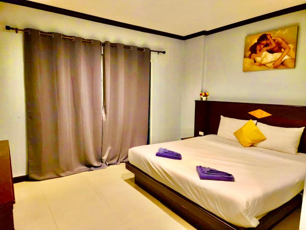 Hotel Hollywood Inn Love Patong - Resim 23