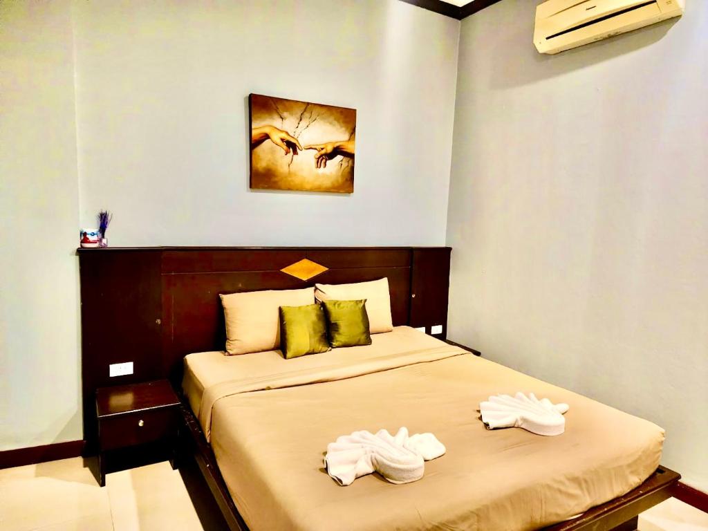 Hotel Hollywood Inn Love Patong - Resim 2