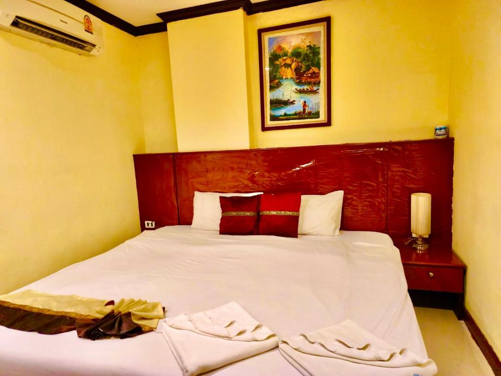 Hotel Hollywood Inn Love Patong - Resim 30