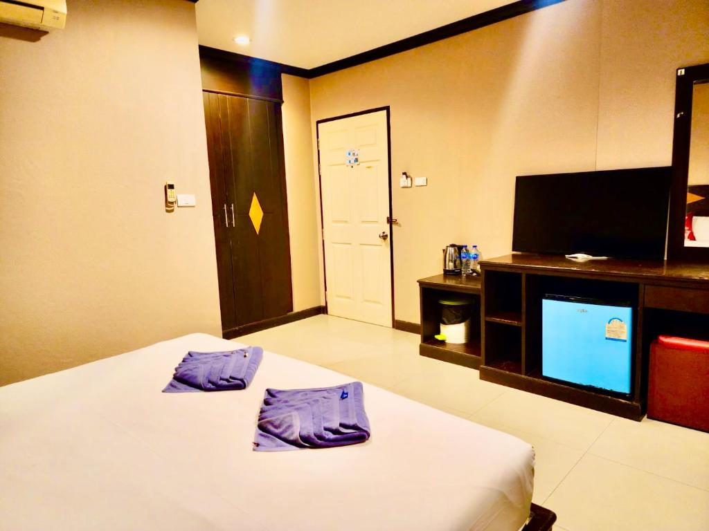 Hotel Hollywood Inn Love Patong - Resim 25