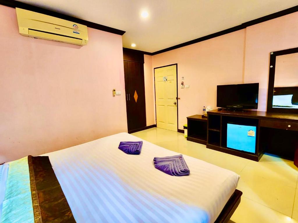 Hotel Hollywood Inn Love Patong - Resim 4