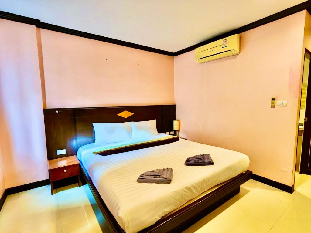 Hotel Hollywood Inn Love Patong - Resim 37