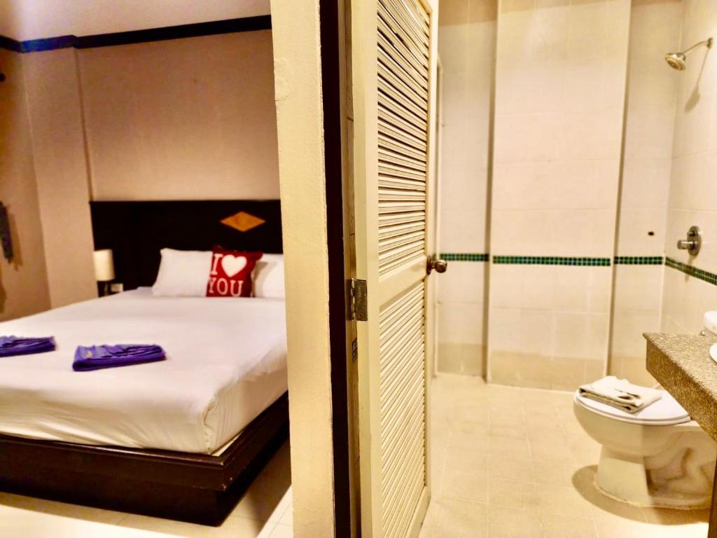 Hotel Hollywood Inn Love Patong - Resim 7