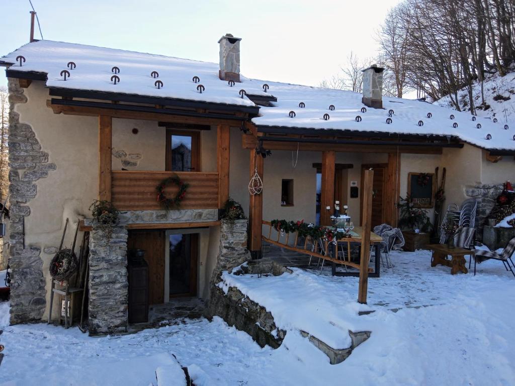 a house with snow on the roof at Patatouc Country House - 15 minuti di cammino da Limonetto in Limone Piemonte