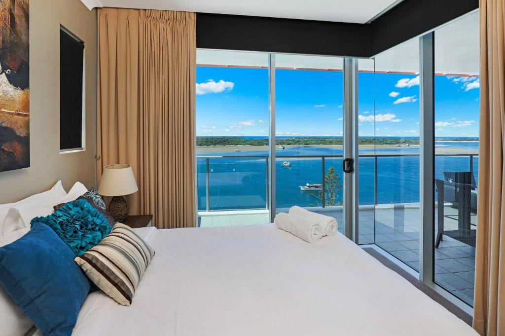 Silvershore Apartments on the Broadwater photo