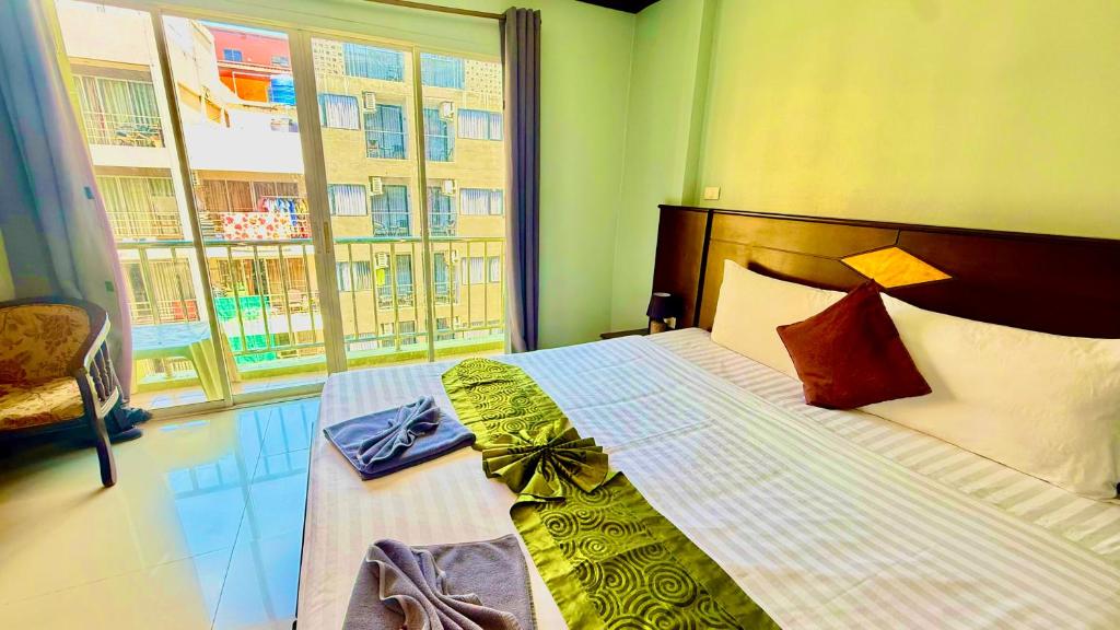 فضای داخلی Hotel Hollywood Inn Love Patong در پوکت - تصویر ۳