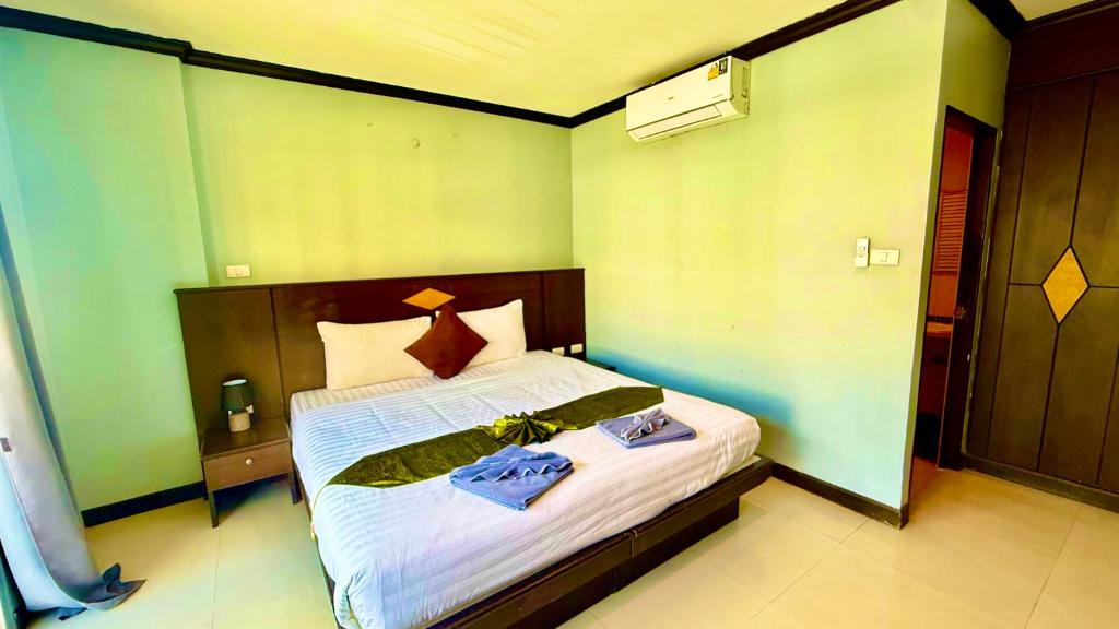 Hotel Hollywood Inn Love Patong - Resim 12