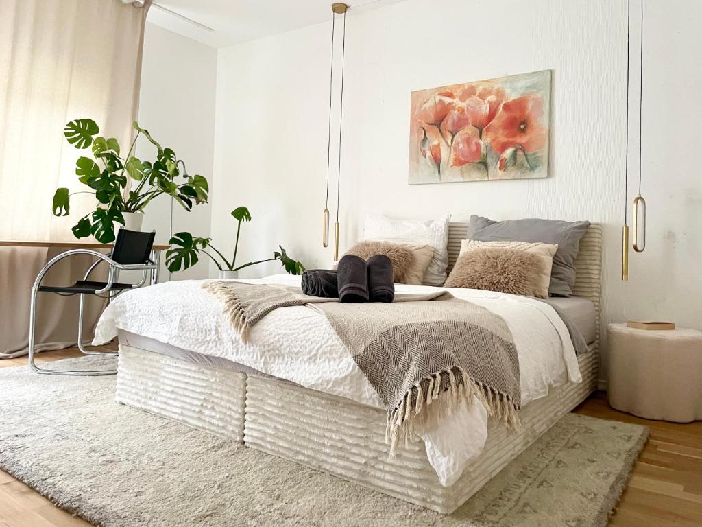 Postel nebo postele na pokoji v ubytování Modernes Designer Loft mit Flair in Hochheim & Tiefgarage