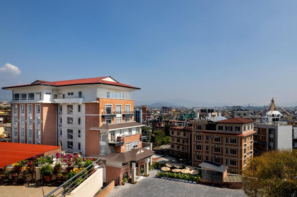BaudhatinchuleにあるHotel Anuttara Boudha, Kathmanduの建物のある都市の航空写真