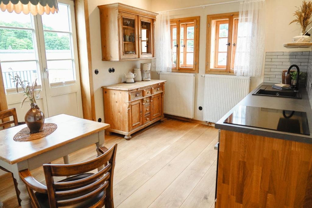 Köök või kööginurk majutusasutuses Urlaubsfreude Biedermann Haus Blumenglück - Vergissmeinnicht