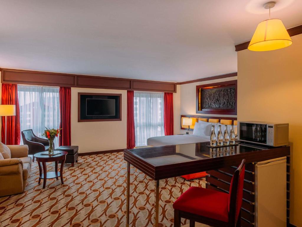 Mövenpick Hotel & Residences Nairobi - Deluxe Zimmer Mit Kingsize-Bett