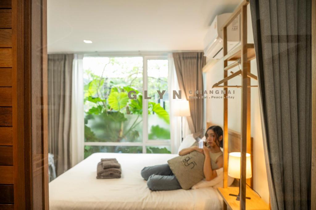 Postel nebo postele na pokoji v ubytování Glyn Chiangmai, Cozy Two-Story Rooms in the Heart of Chiang Mai