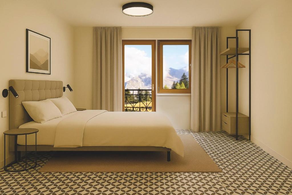 Un dormitorio con una cama grande y una ventana. en Central Guest, en Sauze d'Oulx