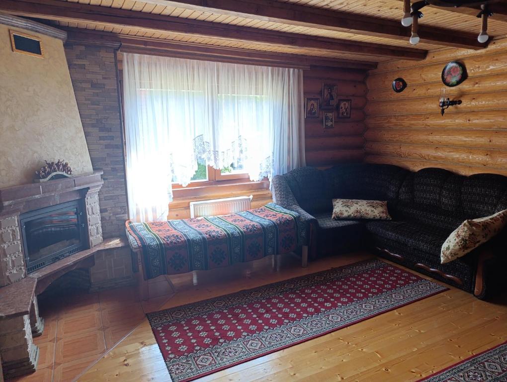 a living room with a couch and a window at Біля Синевіру in Synevyrsʼka Polyana