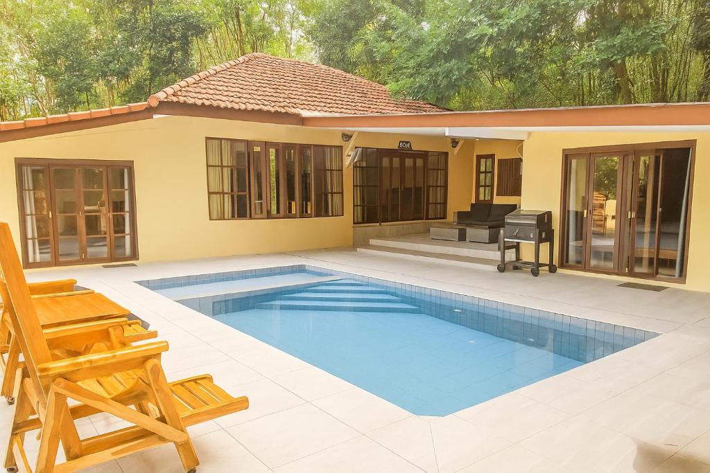 Bazén v ubytování The glade nebo v jeho okolí