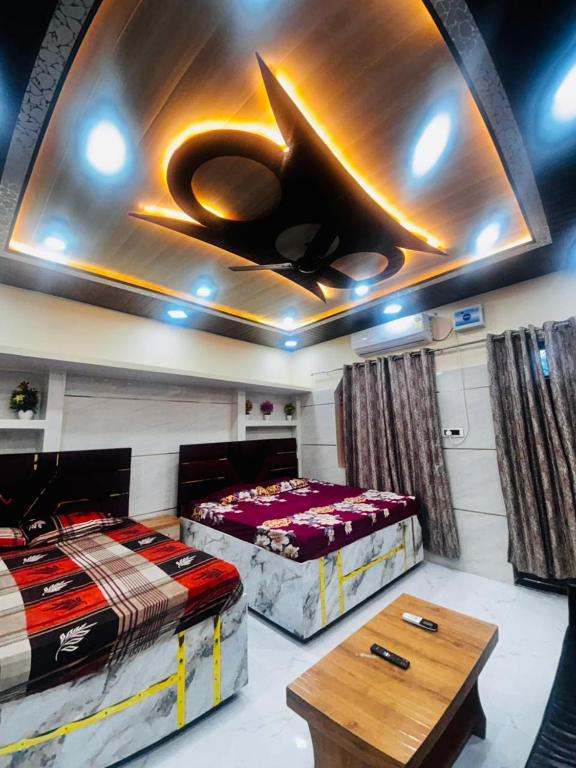 Giường trong phòng chung tại Vb Hotel
