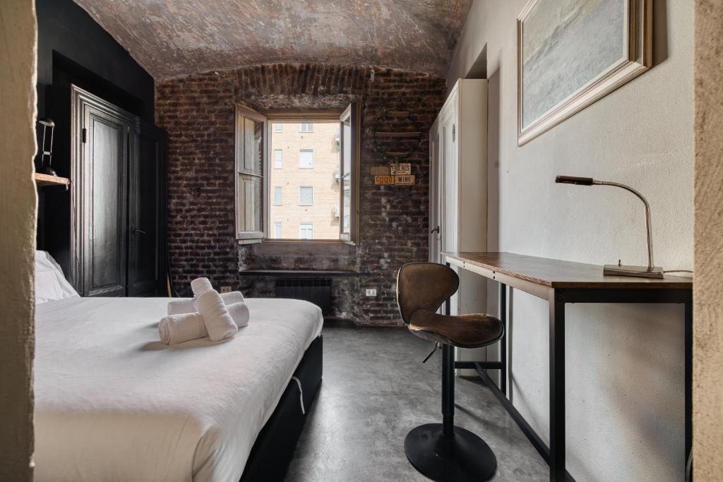 NYC-Style Industrial Apt on Navigli Milan