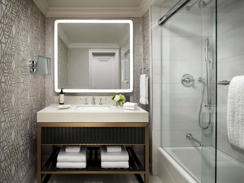 
Deluxe Room with Two Queen Beds
