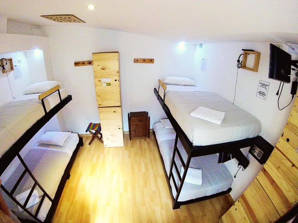 Postel nebo postele na pokoji v ubytování Hostal de la 57