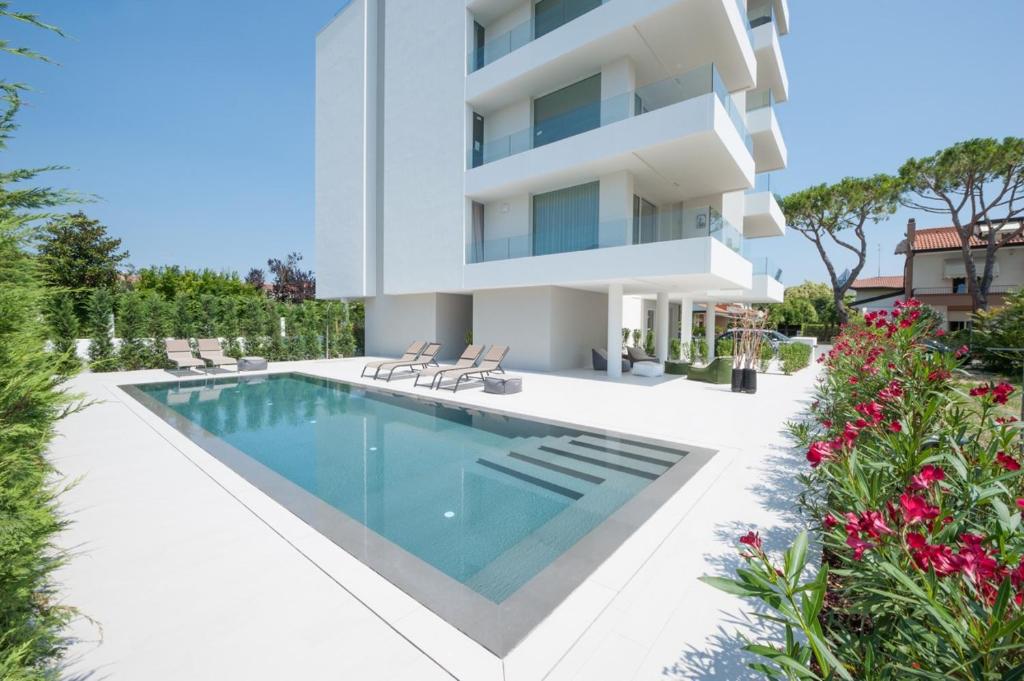 Hồ bơi trong/gần Moderno 3 camere con piscina Piazza Aurora