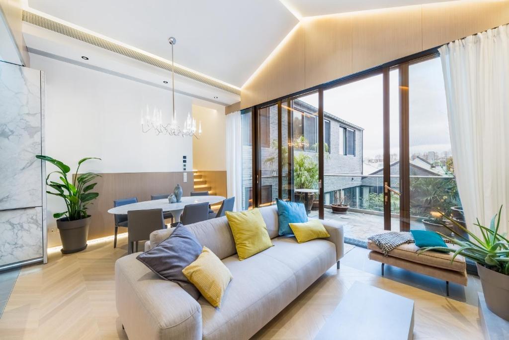 Posezení v ubytování Ravissant loft avec une belle terrasse