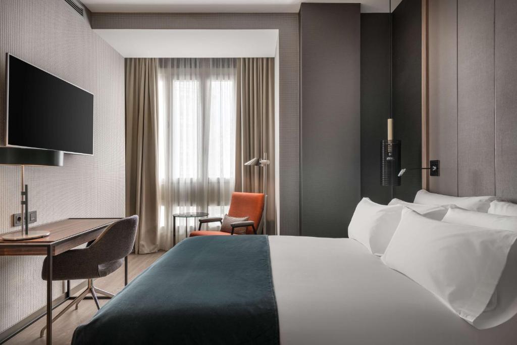 
Premium Double or Twin Room with Gran Via View
