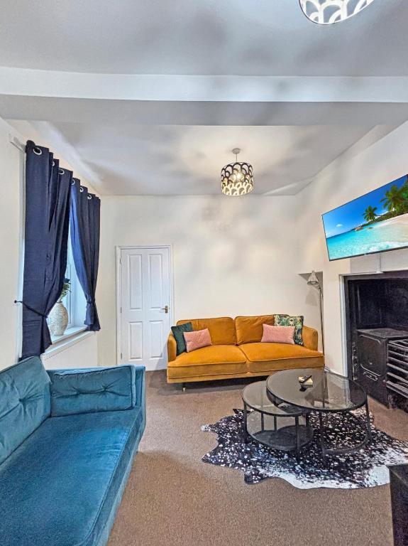 a living room with a couch and a table at Spacious Central Ground Floor Apartment Sleeps 6 - Newark Town Centre - Free Parking - Amaya Twelve in Newark upon Trent