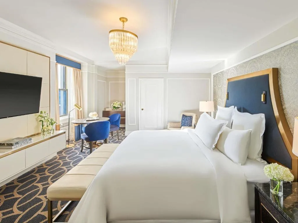 Fairmont Gold Signature King Room