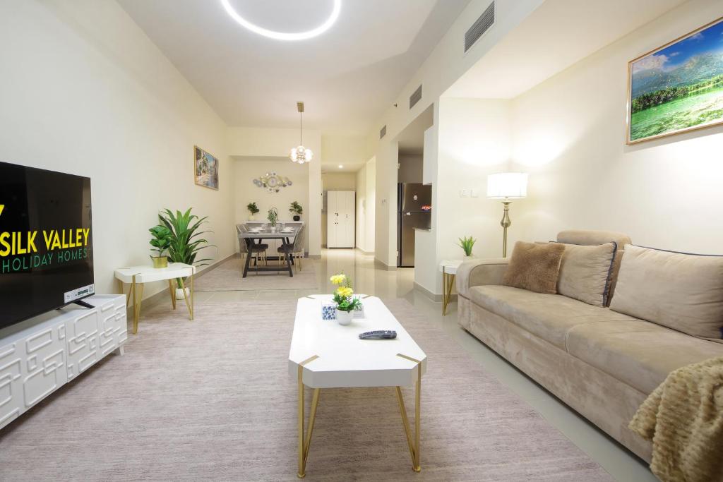 Μια τηλεόραση ή/και κέντρο ψυχαγωγίας στο Silk Valley - Stylish Waterfront 3BR with Scenic Sea View