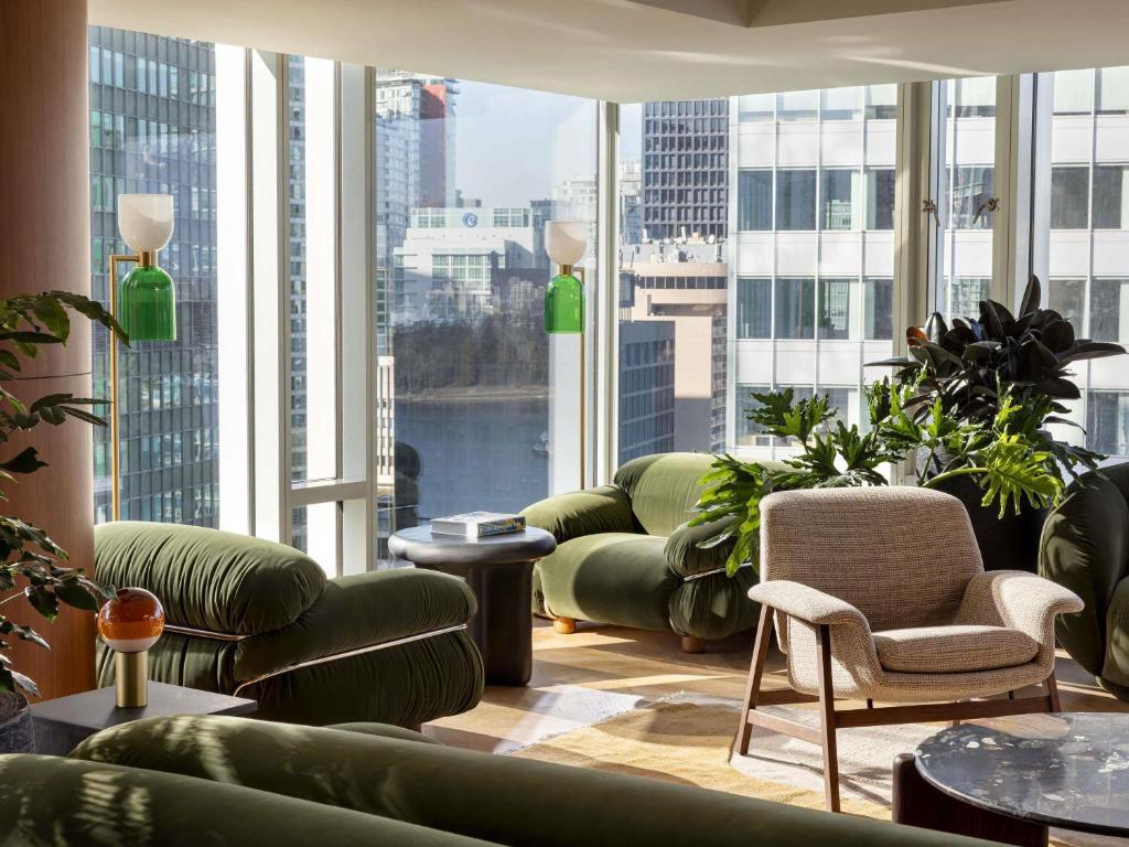 
Fairmont Gold Corner Harbour and Mountain View Suite with King Bed
